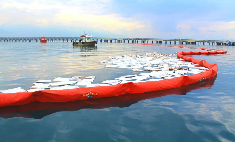 Floating Oil Spill Containment Boom Floating Oil Spill Containment Boom